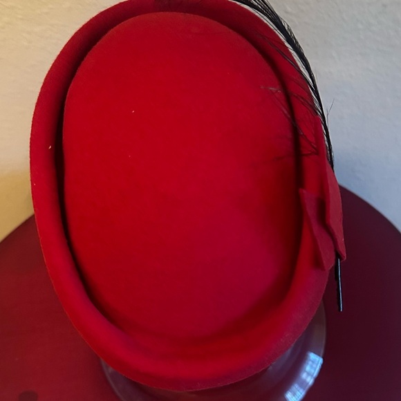 Small cranberry 100% wool hat with black feather design made in USA - Picture 3 of 8
